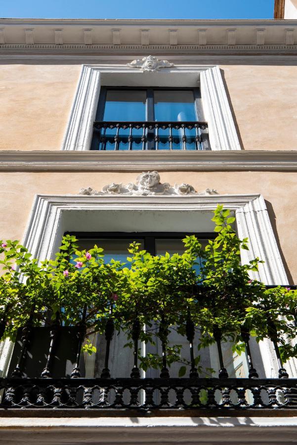 Pajaro Rebelde Bed and Breakfast Sevilla Eksteriør billede